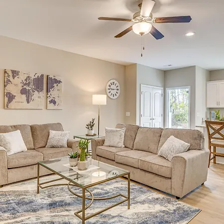 Coastal Beaufort Abode - Pool Access, Near Beaches
